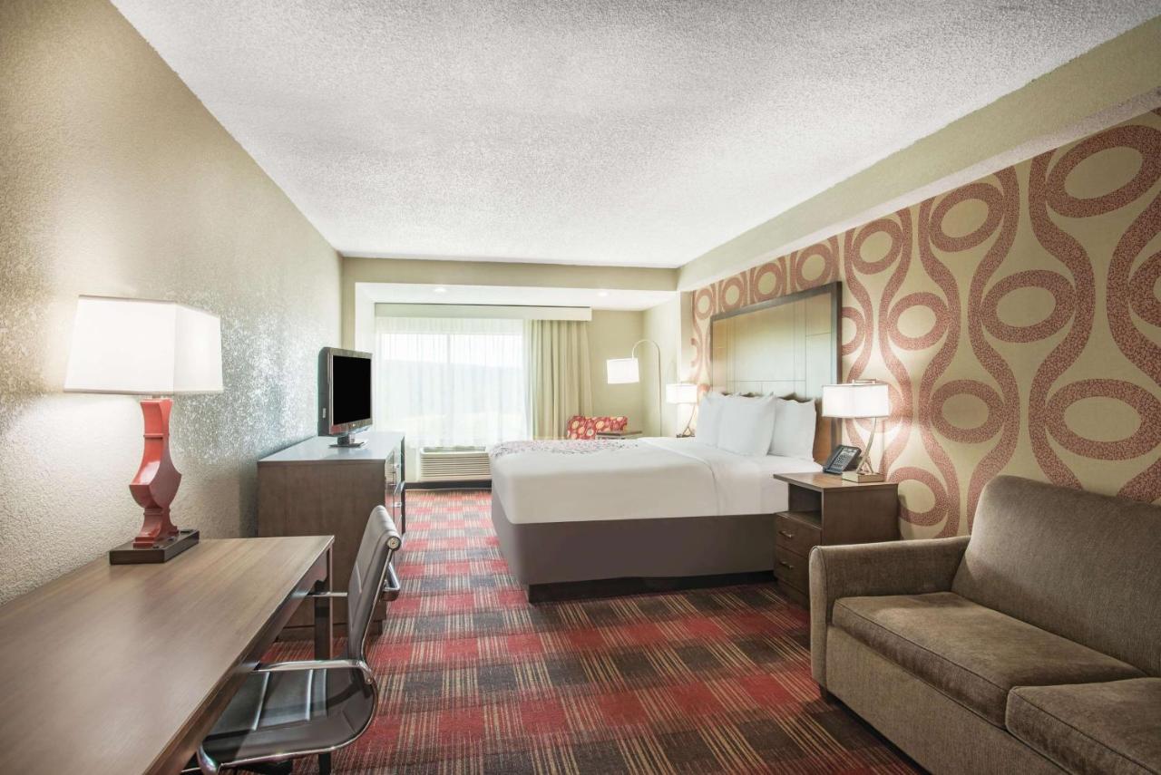 Executive King Room at La Quinta Inn & Suites by Wyndham DC Metro Capital Beltway