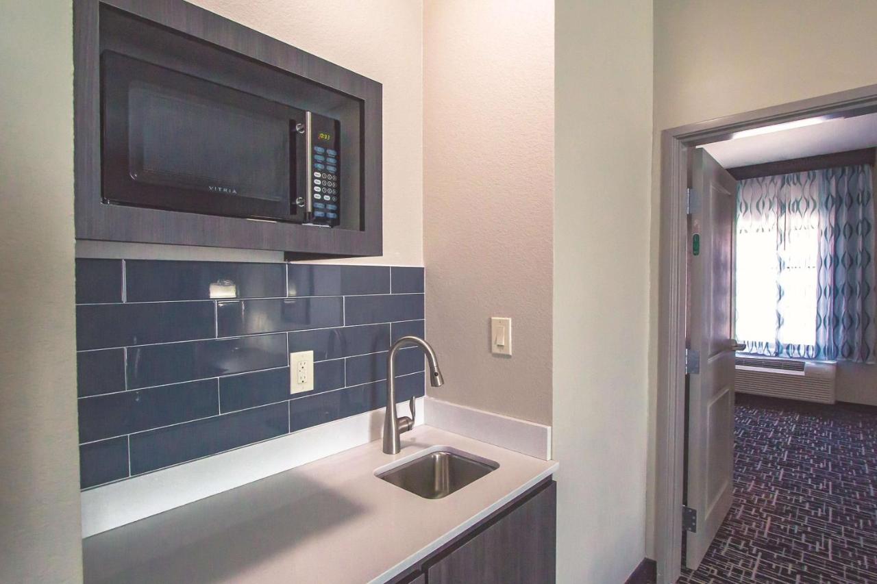 Deluxe Family Suite - Non-Smoking at La Quinta Inn & Suites by Wyndham Pampa