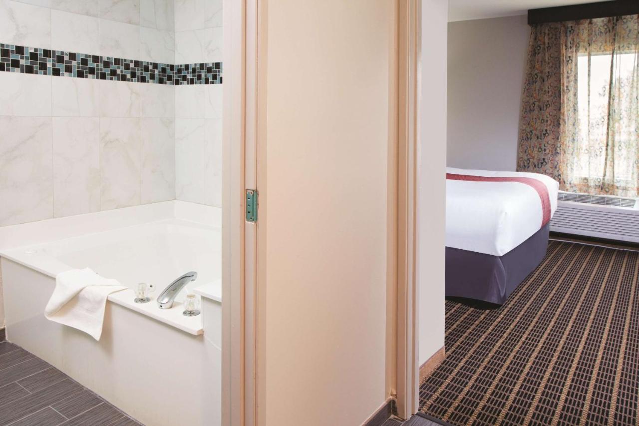 Deluxe King Room - Non-Smoking at La Quinta Inn & Suites by Wyndham Rockford