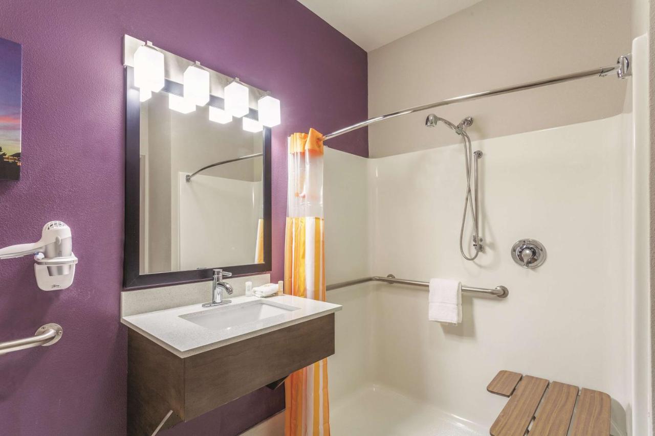 Queen Room with Two Queen Beds and Mobility/Hearing Access - Non-Smoking at La Quinta Inn & Suites by Wyndham Hopkinsville