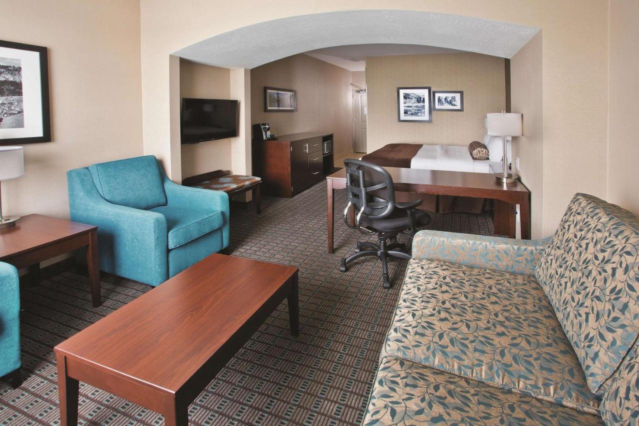 Executive King Room at La Quinta Inn & Suites by Wyndham Bellingham