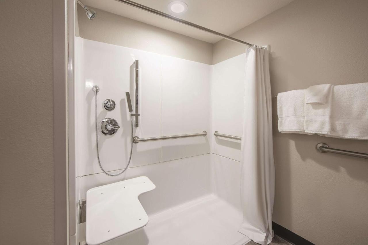 King Room - Mobility Access/Non-Smoking at La Quinta Inn & Suites by Wyndham Effingham
