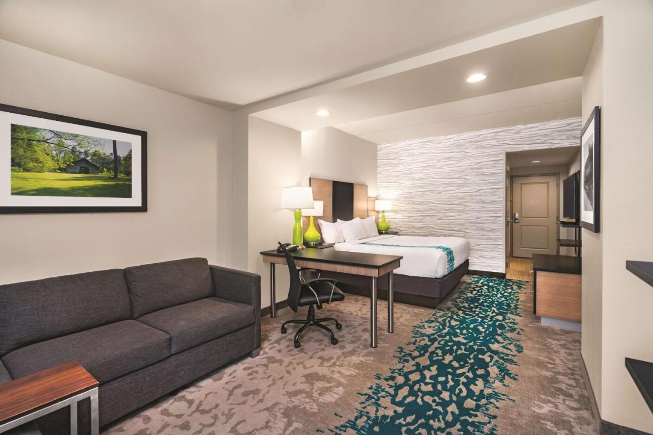 Executive King Room with Sofa Bed at La Quinta Inn & Suites by Wyndham Cleveland TN