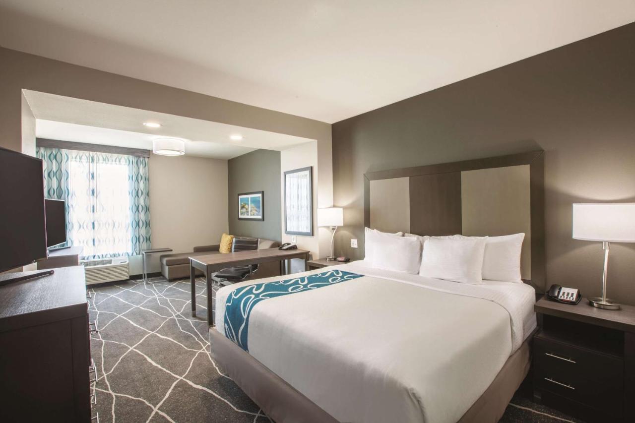 Executive King Room with Sofa Bed at La Quinta Inn & Suites by Wyndham Tulsa Broken Arrow