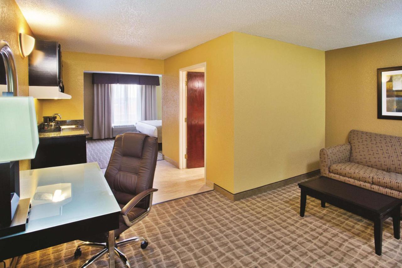 King Suite at La Quinta Inn & Suites by Wyndham Hot Springs