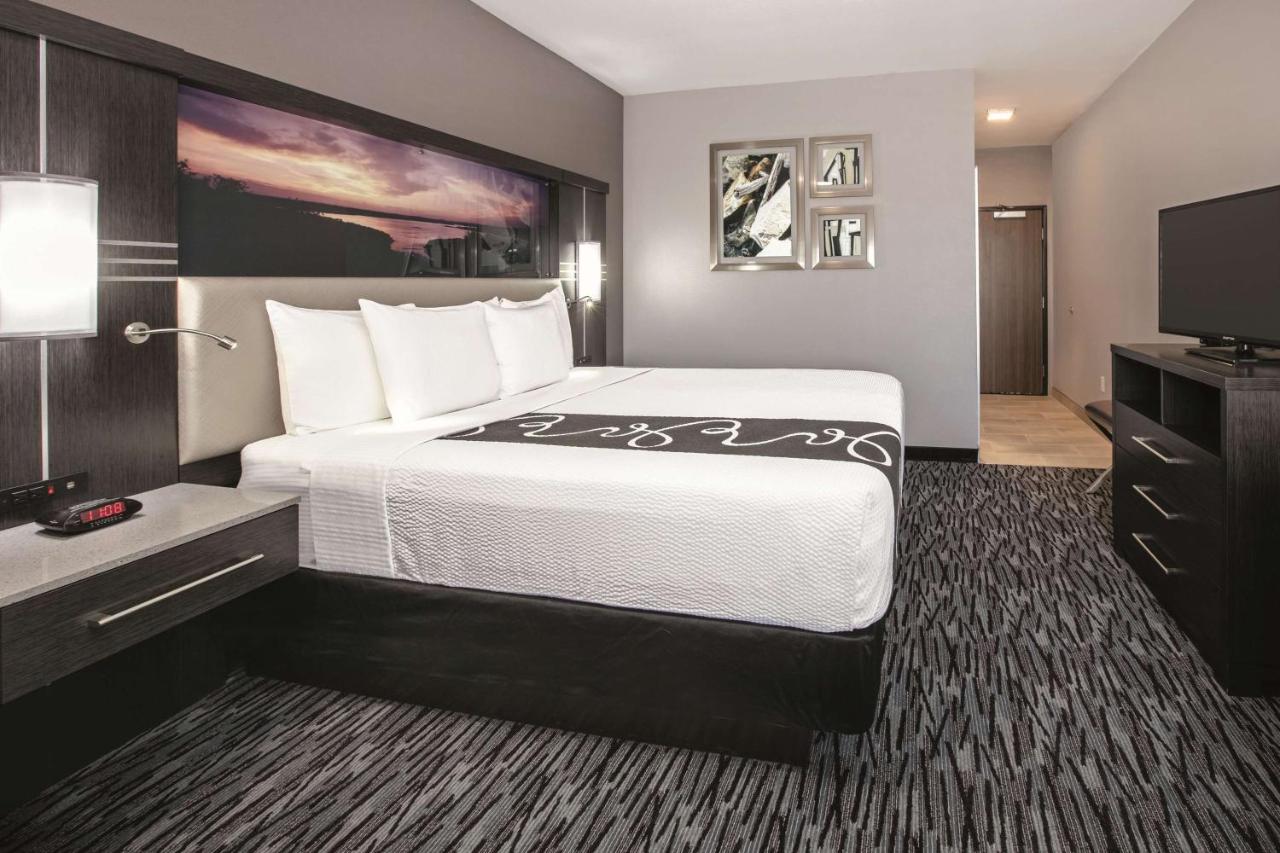 King Room at La Quinta Inn & Suites by Wyndham Amarillo Airport
