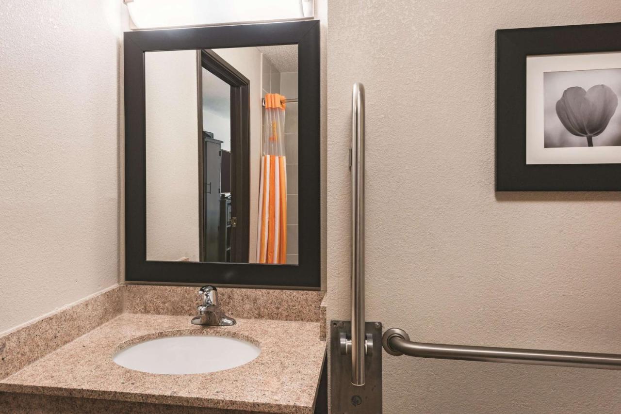 King Room - Mobility Access/Non-Smoking at La Quinta Inn & Suites by Wyndham Norwich-Plainfield-Casino