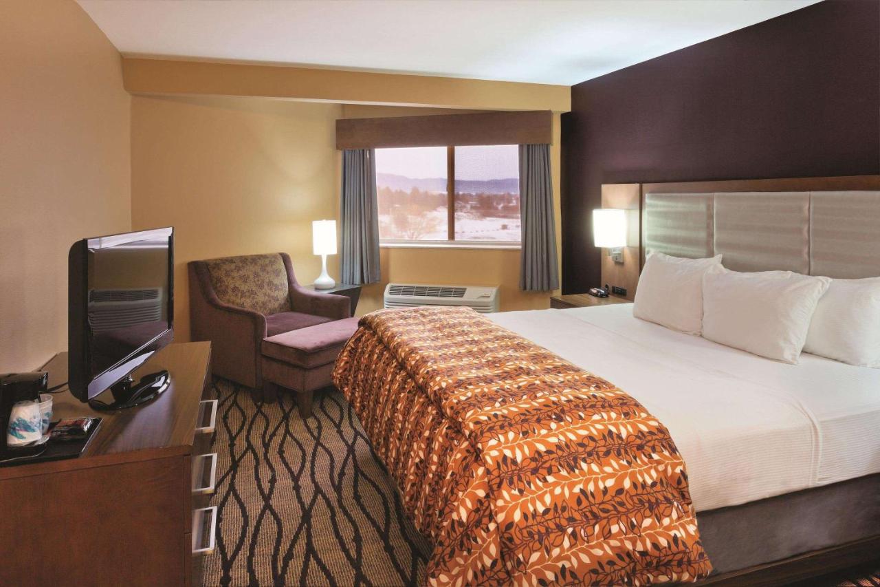 Deluxe King Suite with City/Mountain View - Non-Smoking at La Quinta Inn & Suites by Wyndham Butte