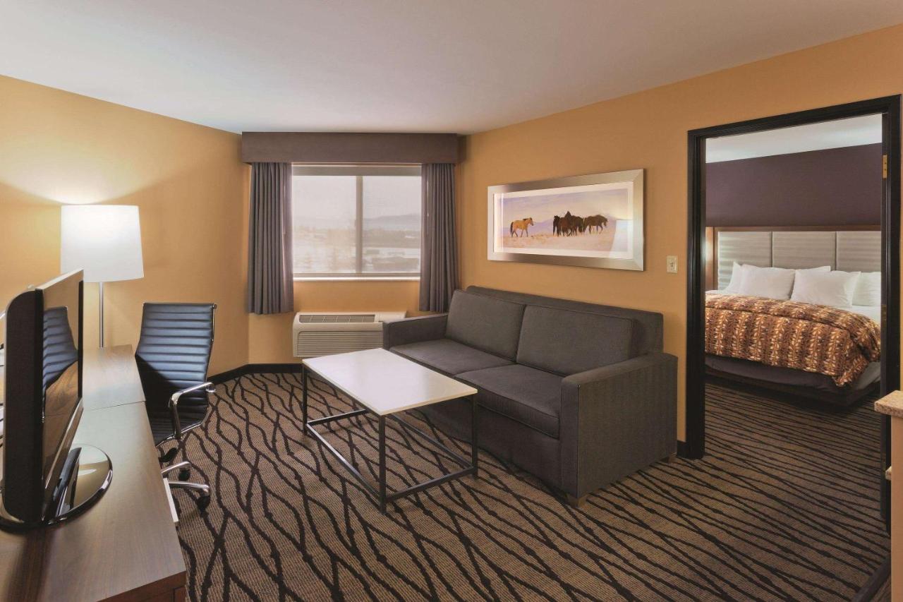 King Suite with Mountain View - Non-Smoking at La Quinta Inn & Suites by Wyndham Butte