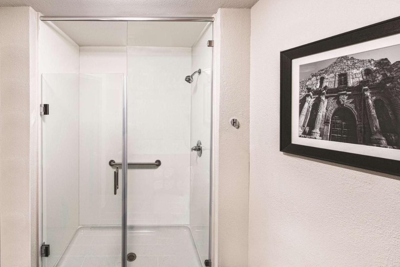 King Room with Roll-In Shower - Mobility/Hearing Accessible - Non-Smoking at La Quinta by Wyndham San Antonio by Frost Bank Center