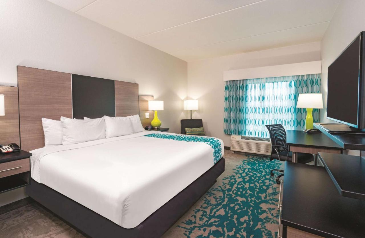 King Room - Disability Access at La Quinta Inn & Suites by Wyndham Cleveland TN