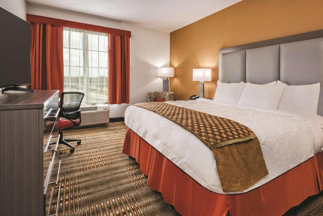 King Room at La Quinta by Wyndham San Antonio by Frost Bank Center