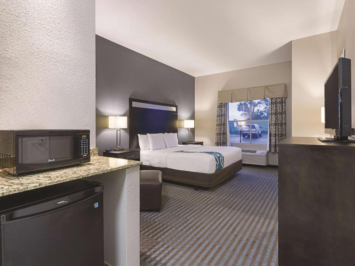 King Room - Mobility Access/Non-Smoking at La Quinta Inn & Suites by Wyndham Glendive