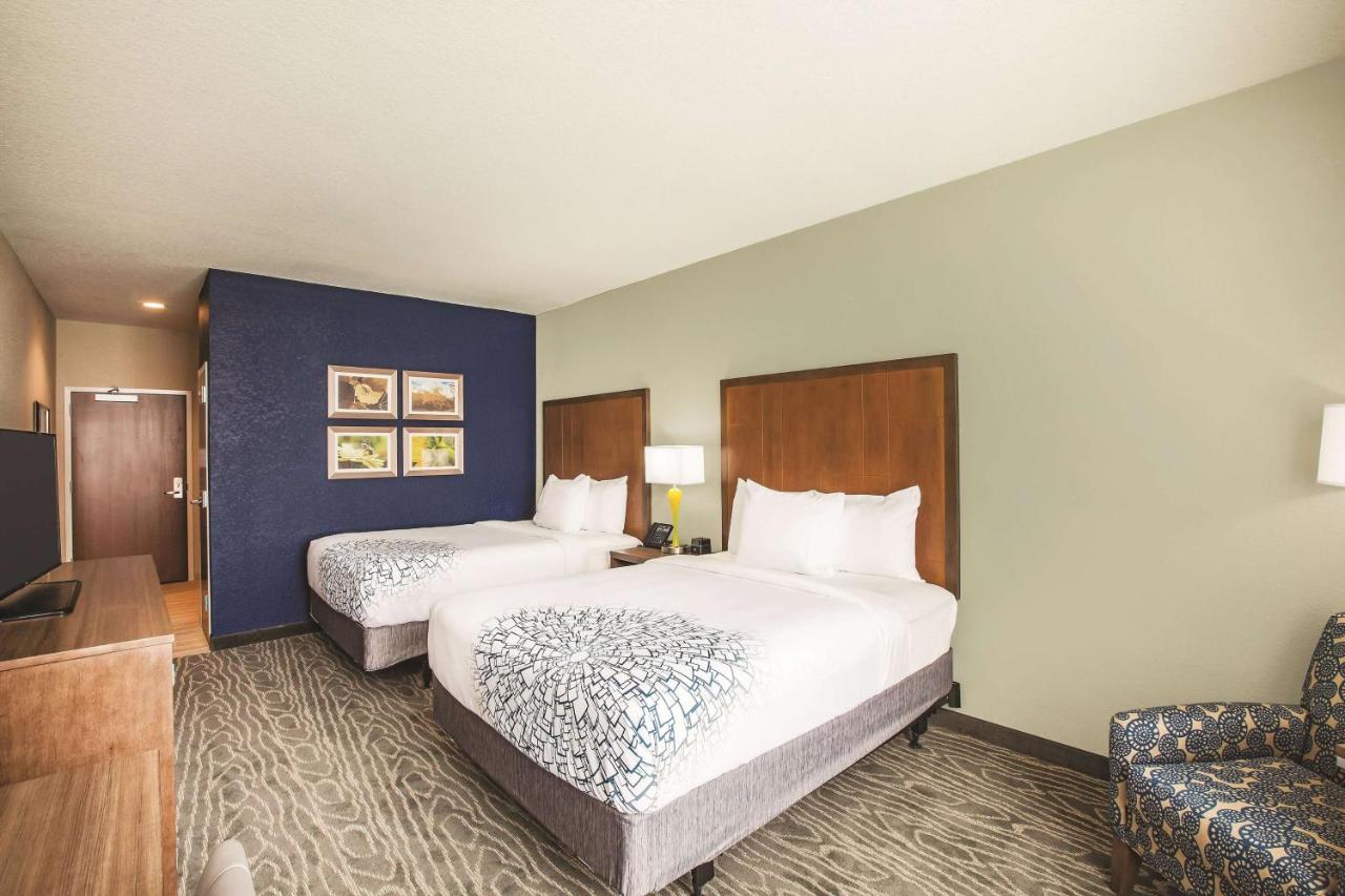 Queen Room with Two Queen Beds and Mobility/Hearing Access - Non-Smoking at La Quinta Inn & Suites by Wyndham Wichita Northeast