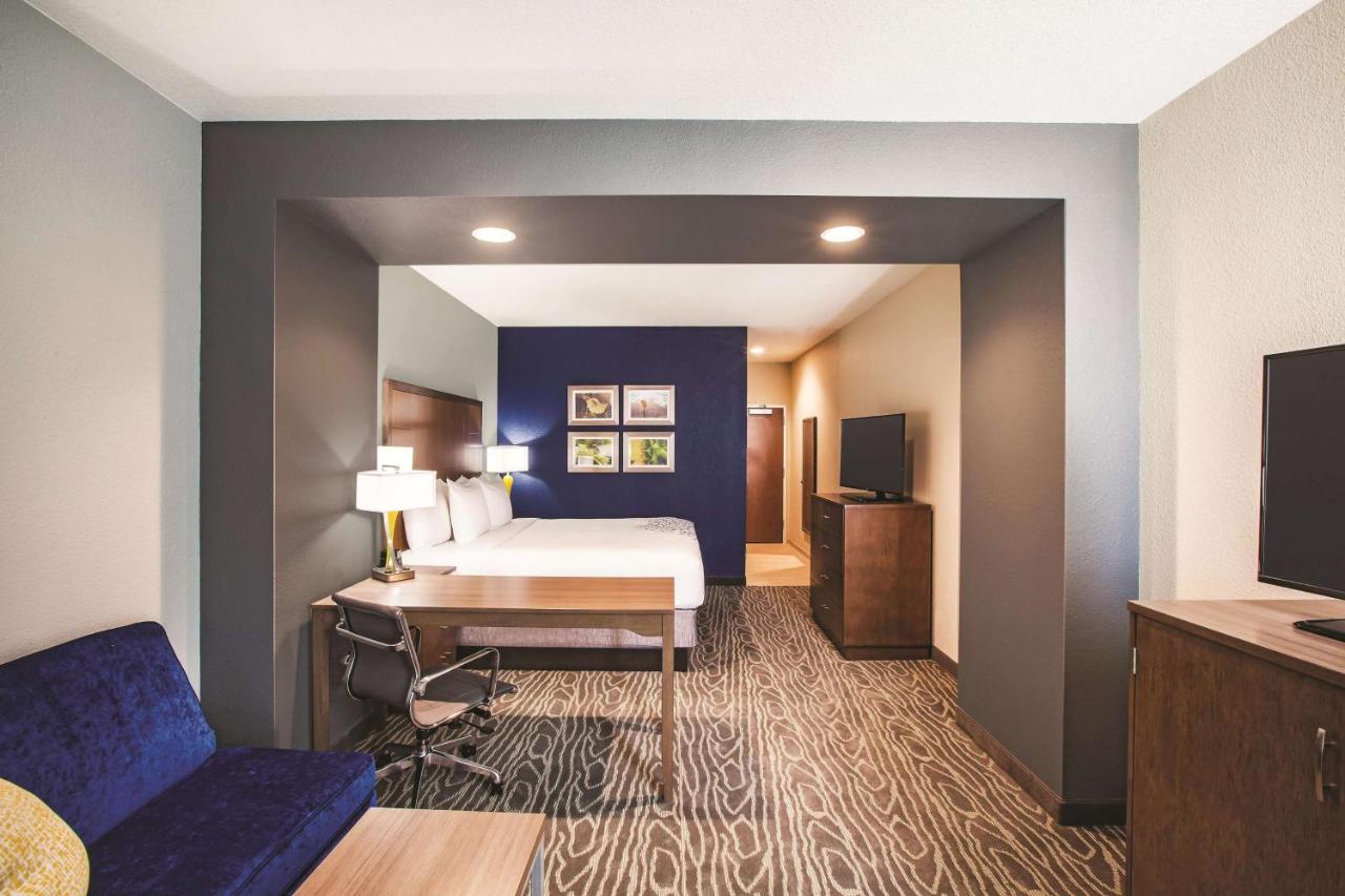 Superior King Room at La Quinta Inn & Suites by Wyndham Wichita Northeast