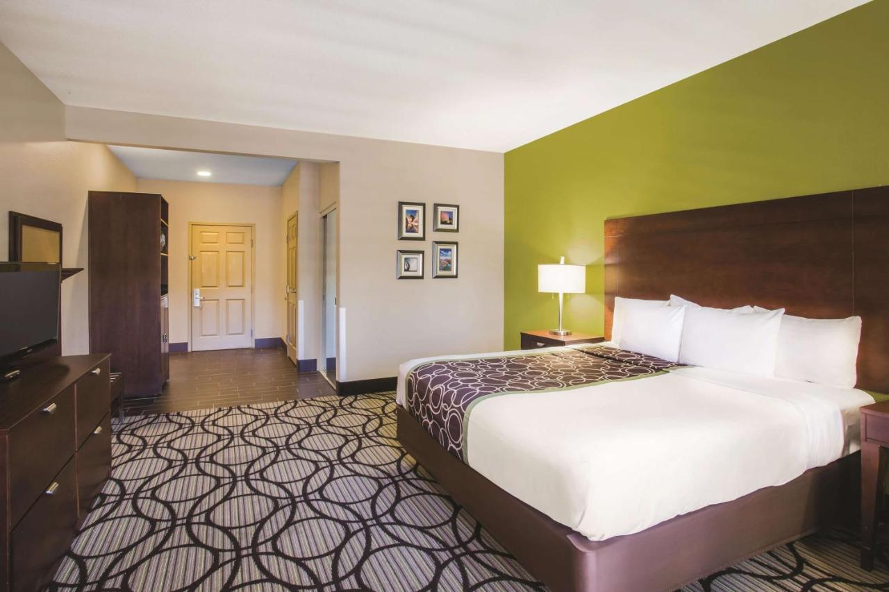 King Room - Mobility Access/Non-Smoking at La Quinta Inn & Suites by Wyndham Conference Center Prescott
