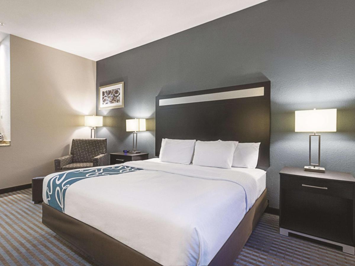 King Room - Mobility Access/Non-Smoking at La Quinta Inn & Suites by Wyndham Glendive