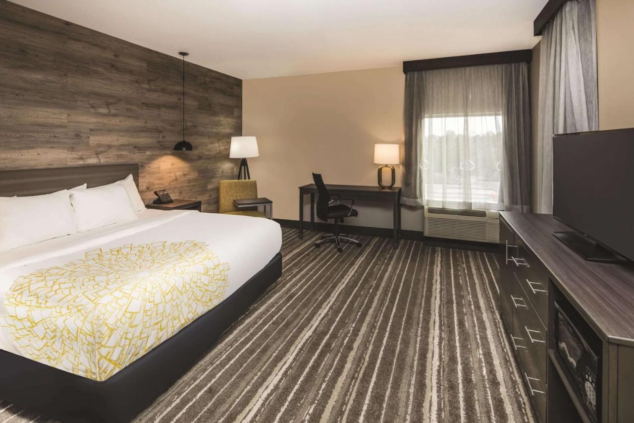 King Room - Mobility Access/Non-Smoking at La Quinta Inn & Suites by Wyndham Atlanta South - McDonough