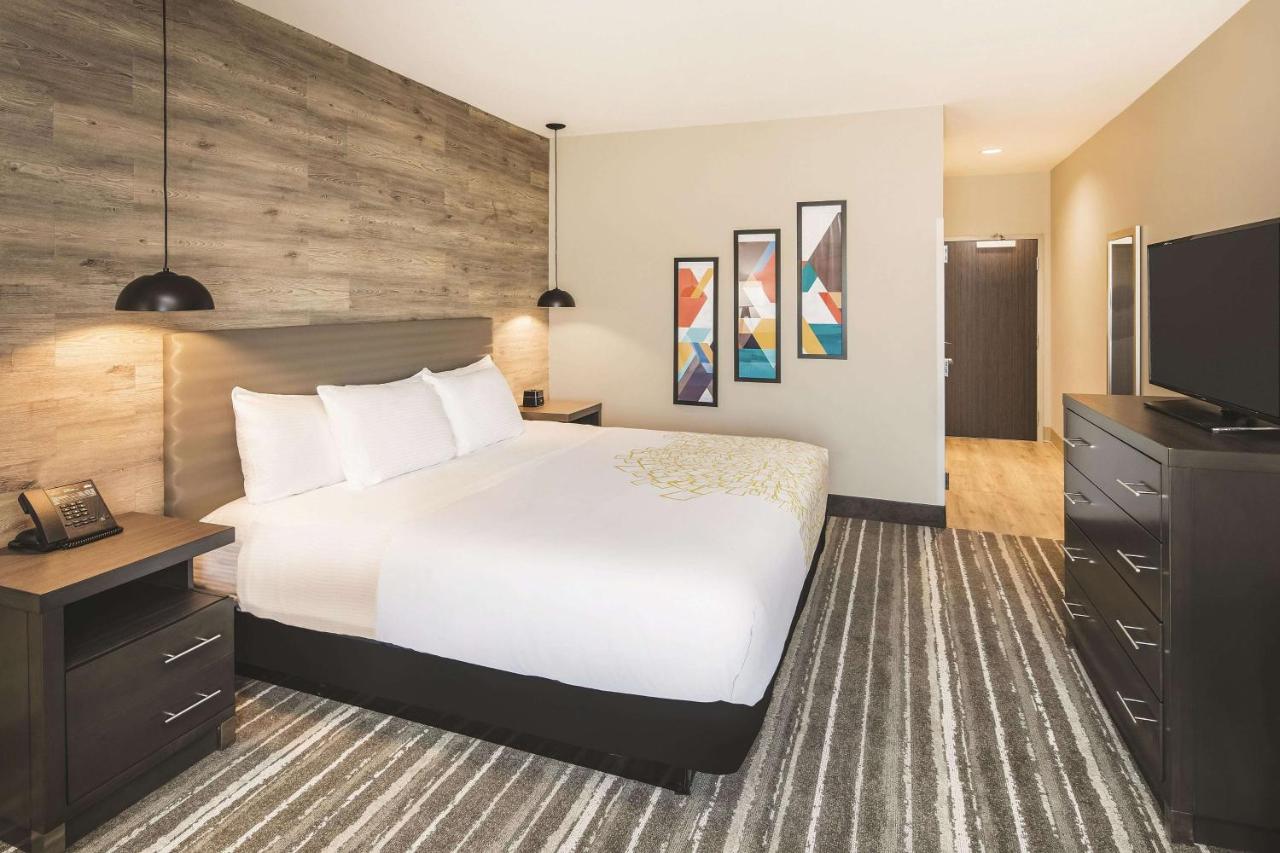 King Room at La Quinta Inn & Suites by Wyndham Atlanta South - McDonough