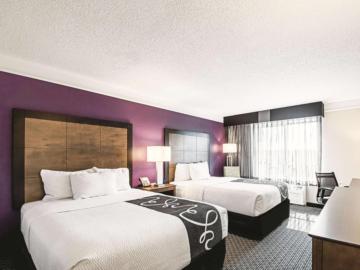 Queen Room with Two Queen Beds - Disability Access at La Quinta Inn & Suites by Wyndham Cincinnati Sharonville