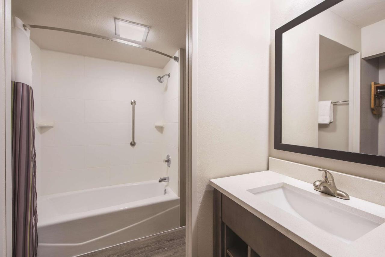 King Suite with Kitchenette - Non-Smoking at La Quinta Inn & Suites by Wyndham Effingham