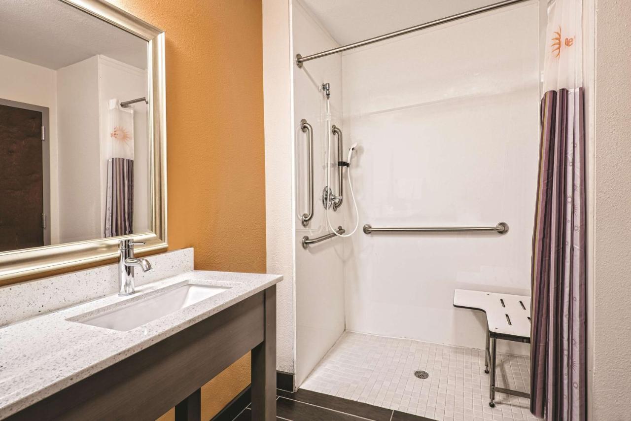 King Room with Bath Tub - Mobility/Hearing Accessible - Non-Smoking at La Quinta by Wyndham San Antonio by Frost Bank Center