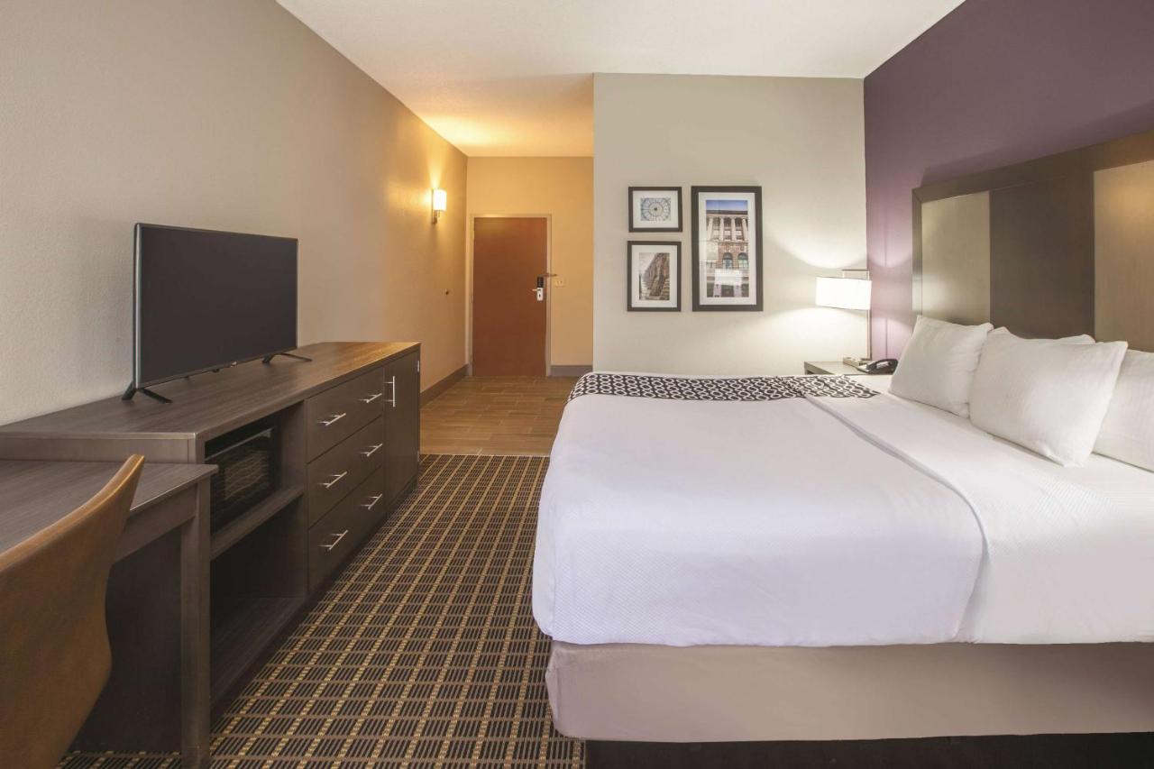 King Room - Disability Access at La Quinta Inn & Suites by Wyndham Mechanicsburg - Harrisburg