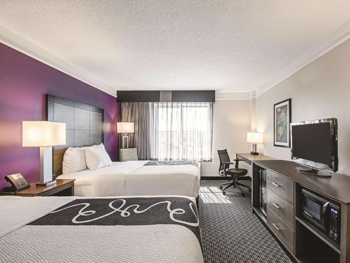 Queen Room with Two Queen Beds - Disability Access at La Quinta Inn & Suites by Wyndham Cincinnati Sharonville