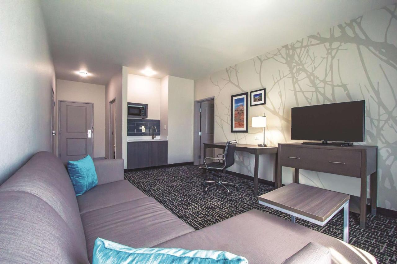 Deluxe Family Suite - Non-Smoking at La Quinta Inn & Suites by Wyndham Pampa