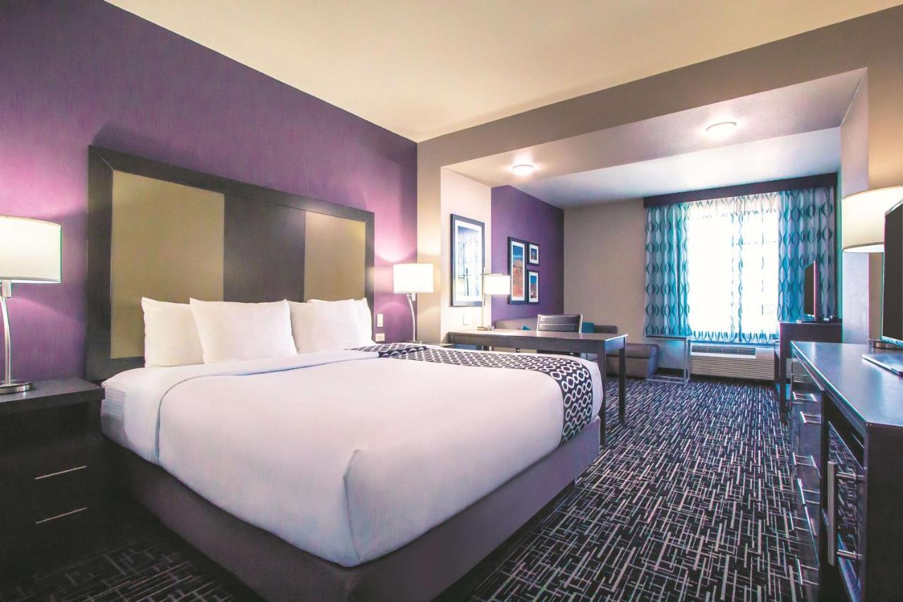 Deluxe King Room - Mobility Access/Non-Smoking at La Quinta Inn & Suites by Wyndham Pampa