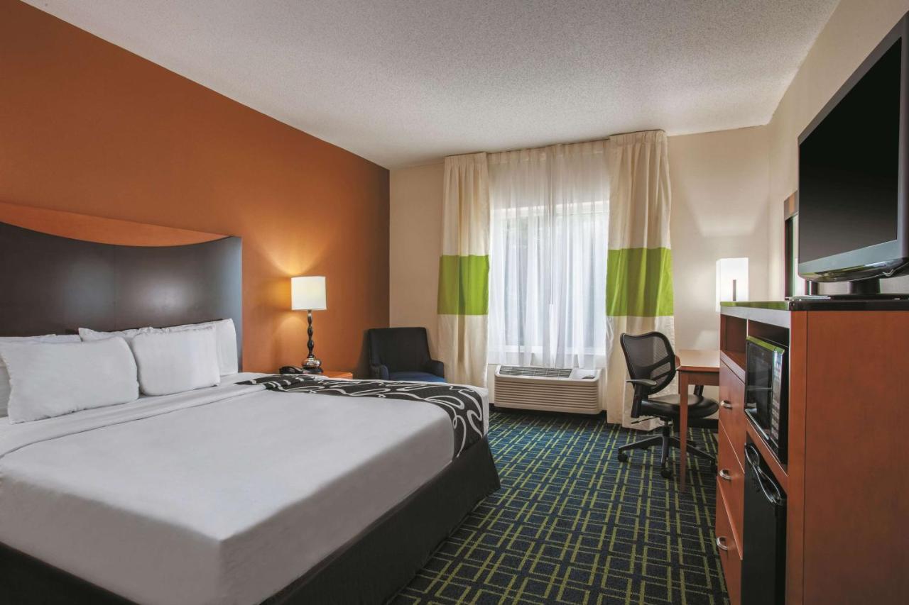 King Room - Disability Access at La Quinta Inn & Suites by Wyndham Manassas Battlefield