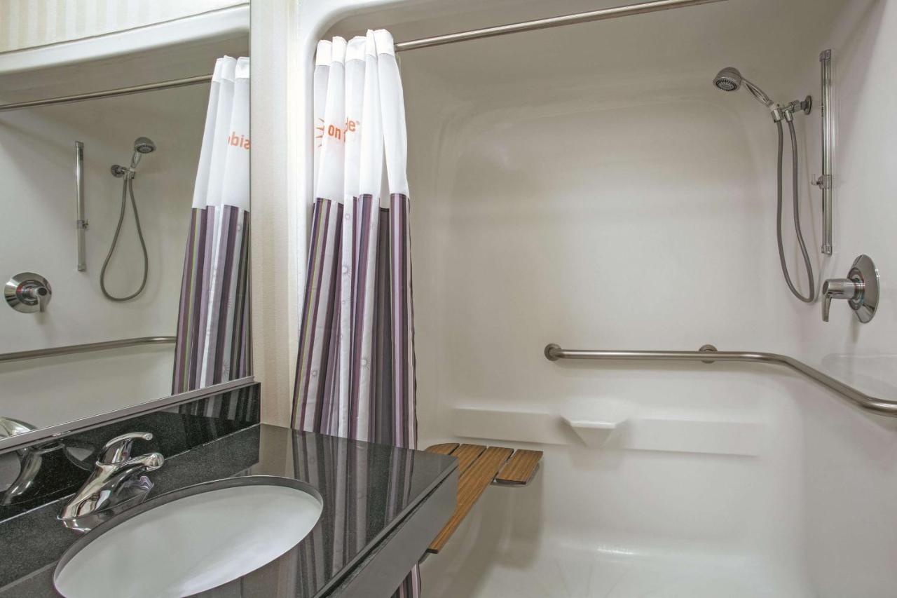 King Room - Disability Access at La Quinta Inn & Suites by Wyndham Manassas Battlefield