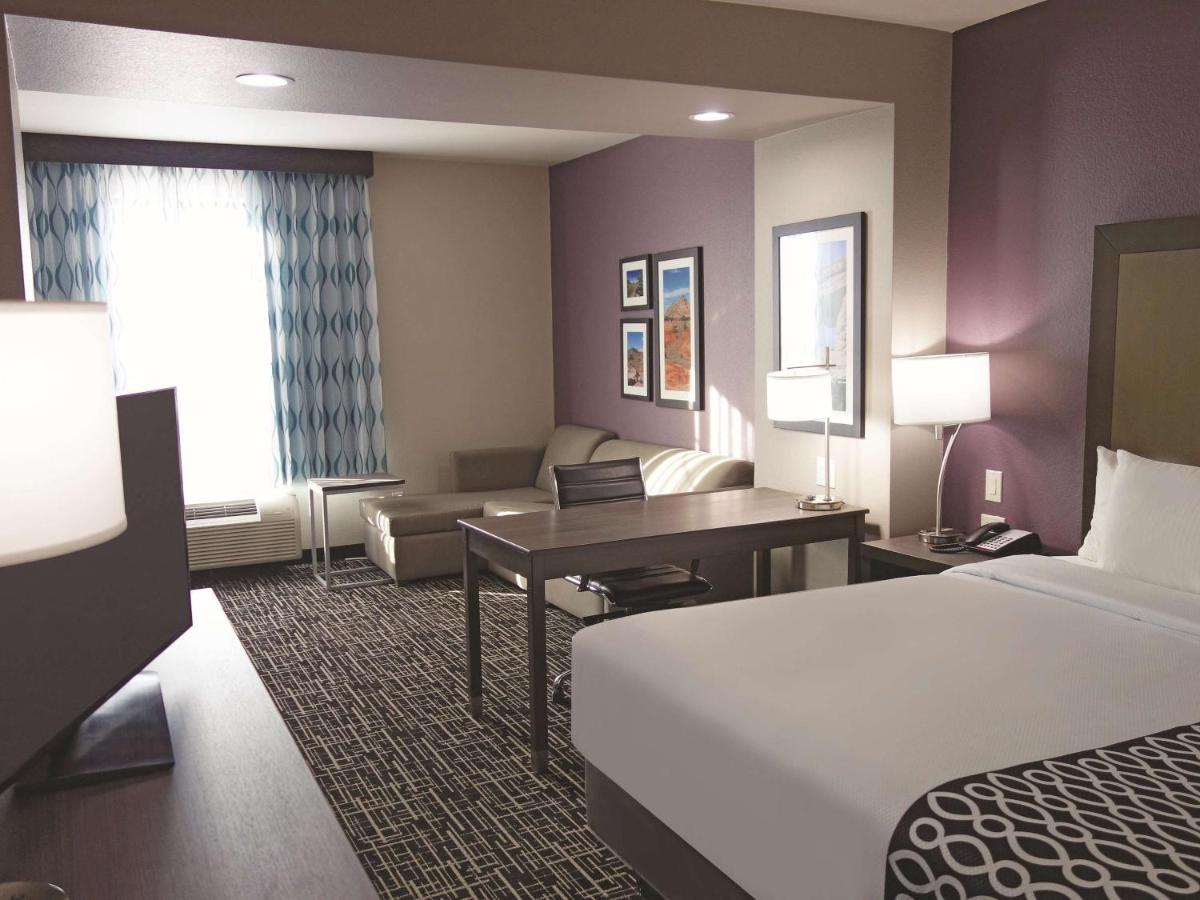 Executive King Room with Sofa Bed at La Quinta Inn & Suites by Wyndham Pampa