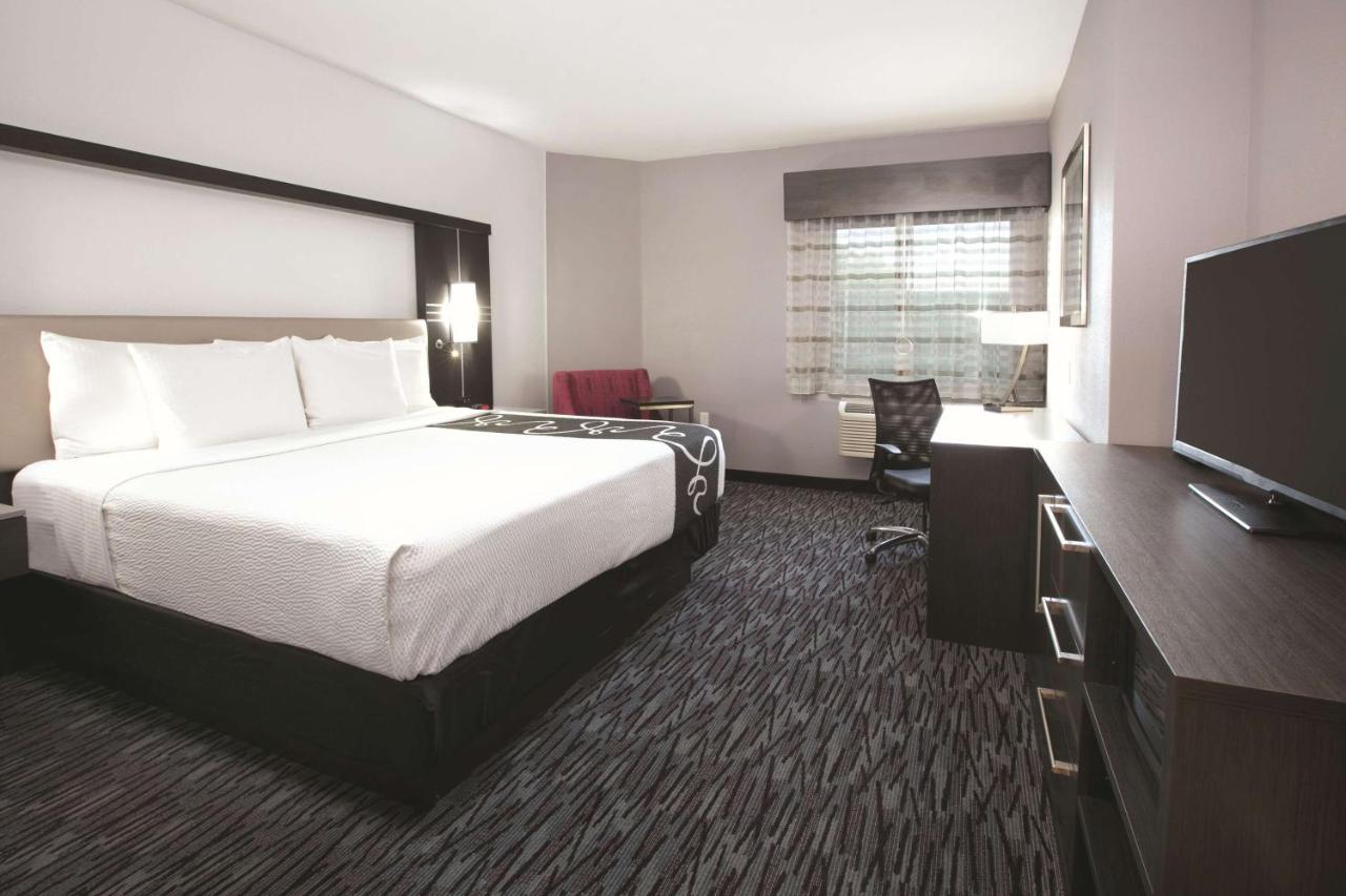 King Room with Roll-In Shower - Mobility/Hearing Accessible - Non-Smoking at La Quinta Inn & Suites by Wyndham Amarillo Airport