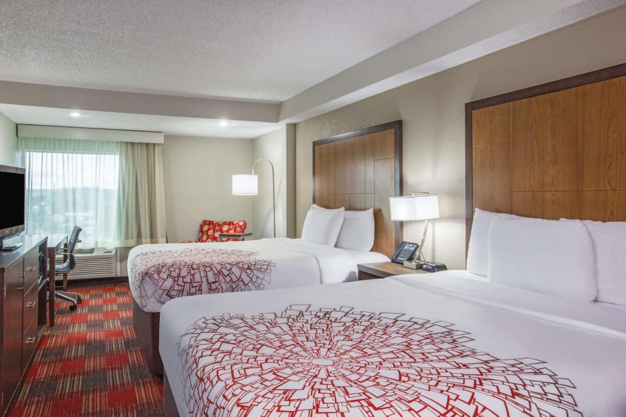 Two Queen Beds w/ Microwave & Fridge at La Quinta Inn & Suites by Wyndham DC Metro Capital Beltway