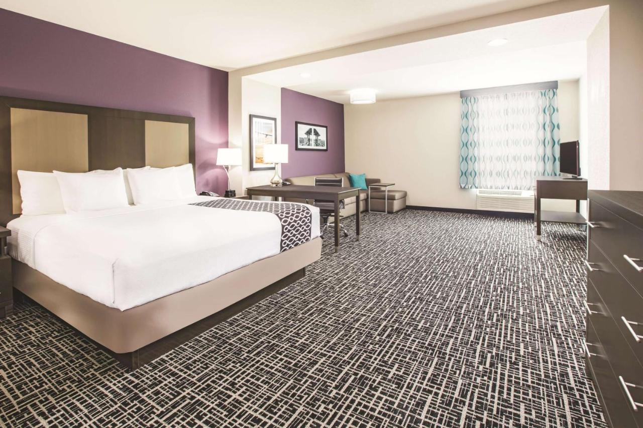 Executive King Room with Sofa Bed at La Quinta Inn & Suites by Wyndham Dallas Plano - The Colony