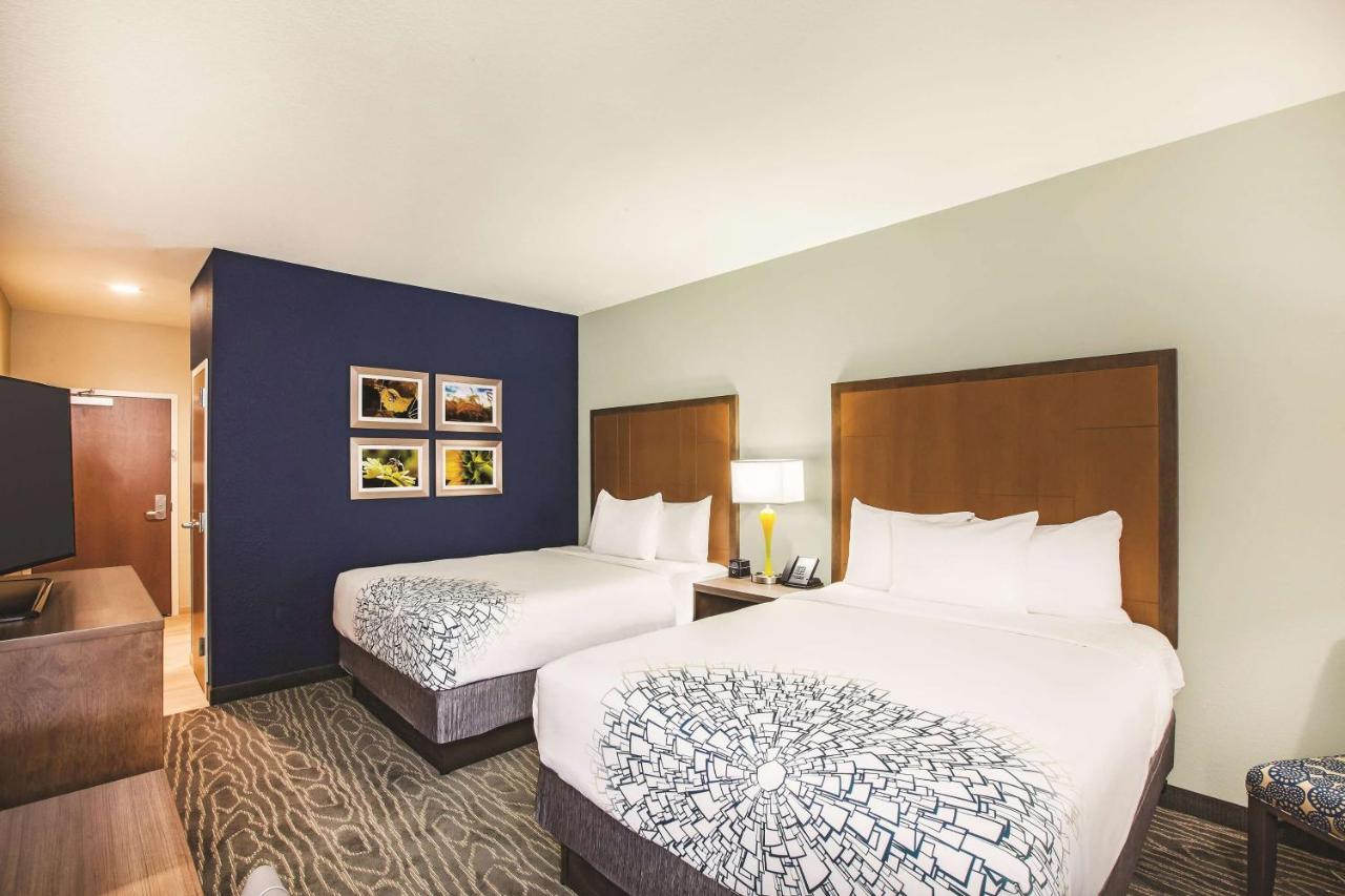 Queen Room with Two Queen Beds - Non-Smoking at La Quinta Inn & Suites by Wyndham Wichita Northeast