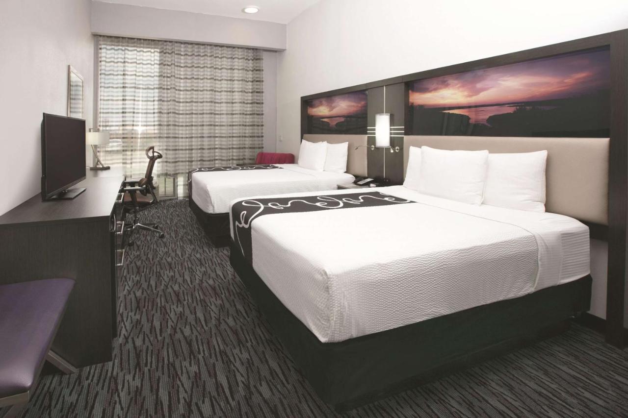 Queen Room with Two Queen Beds and Bath Tub - Mobility/Hearing Access - Non-Smoking at La Quinta Inn & Suites by Wyndham Amarillo Airport