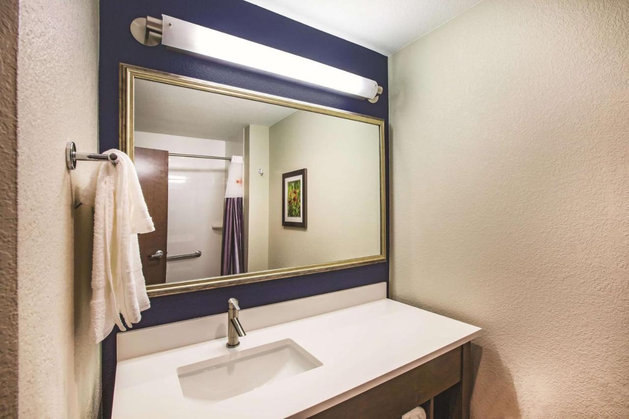 Queen Room with Two Queen Beds - Non-Smoking at La Quinta Inn & Suites by Wyndham Wichita Northeast