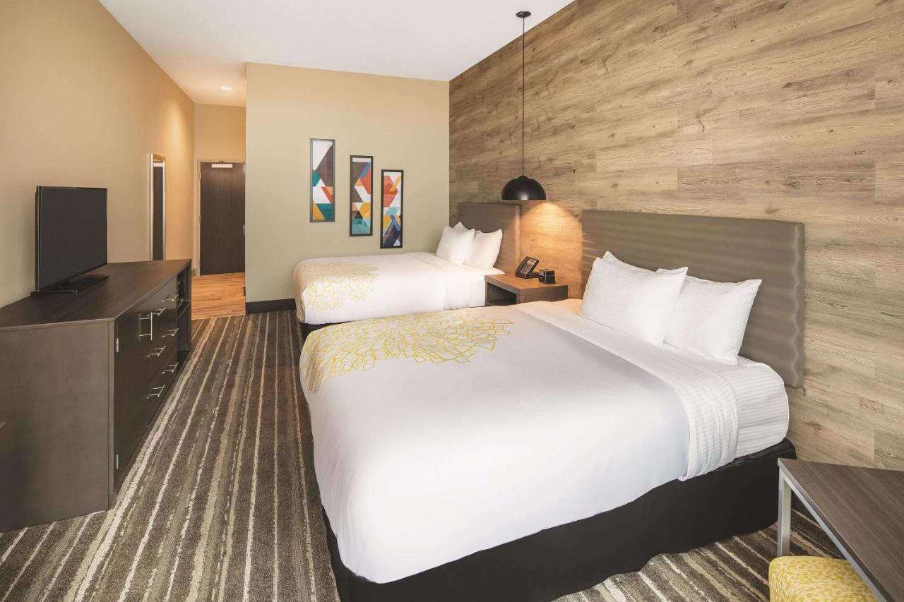 Queen Room with Two Queen Beds and Mobility/Hearing Access - Non-Smoking at La Quinta Inn & Suites by Wyndham Atlanta South - McDonough