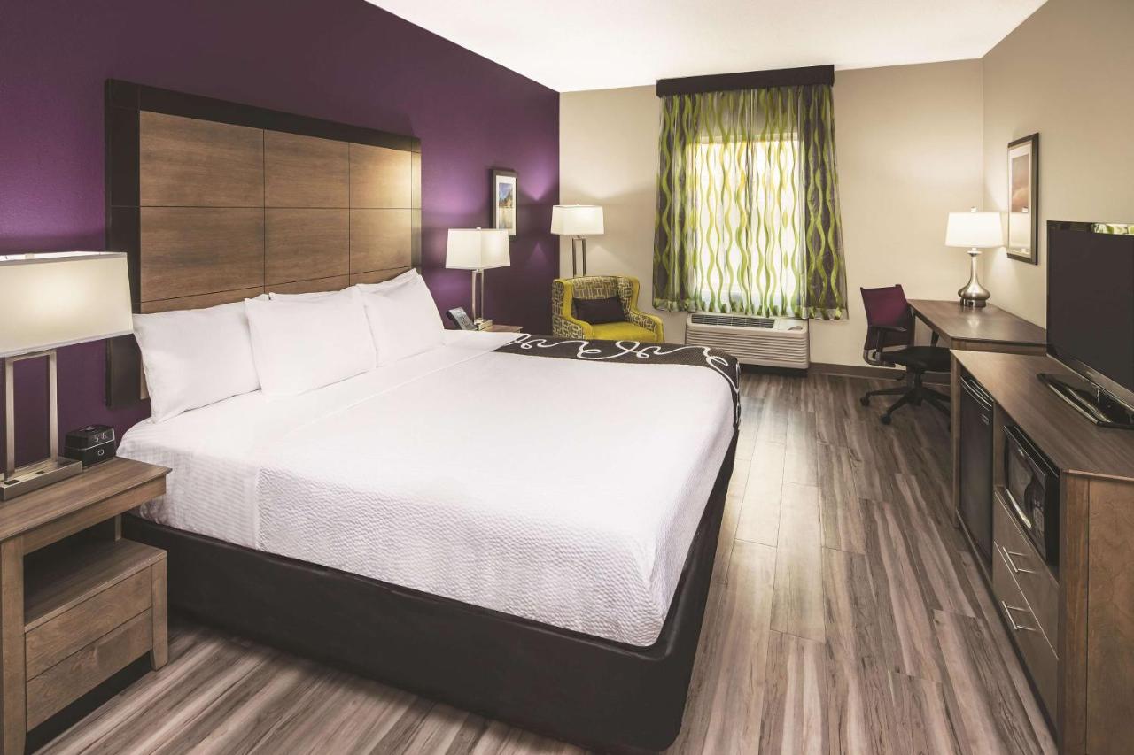 Deluxe King Room - Non-Smoking at La Quinta Inn & Suites by Wyndham Milledgeville