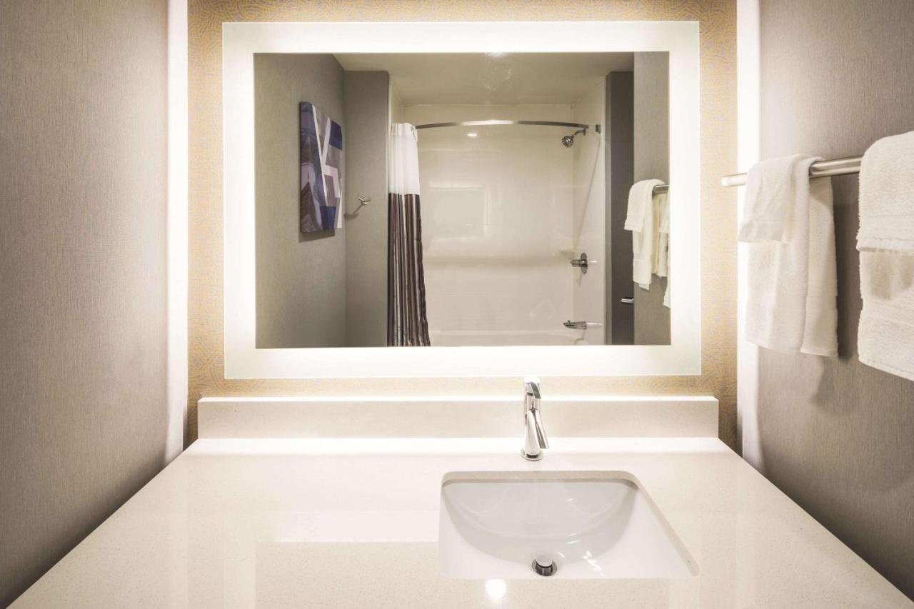 Queen Room with Two Queen Beds at La Quinta Inn & Suites by Wyndham Atlanta South - McDonough