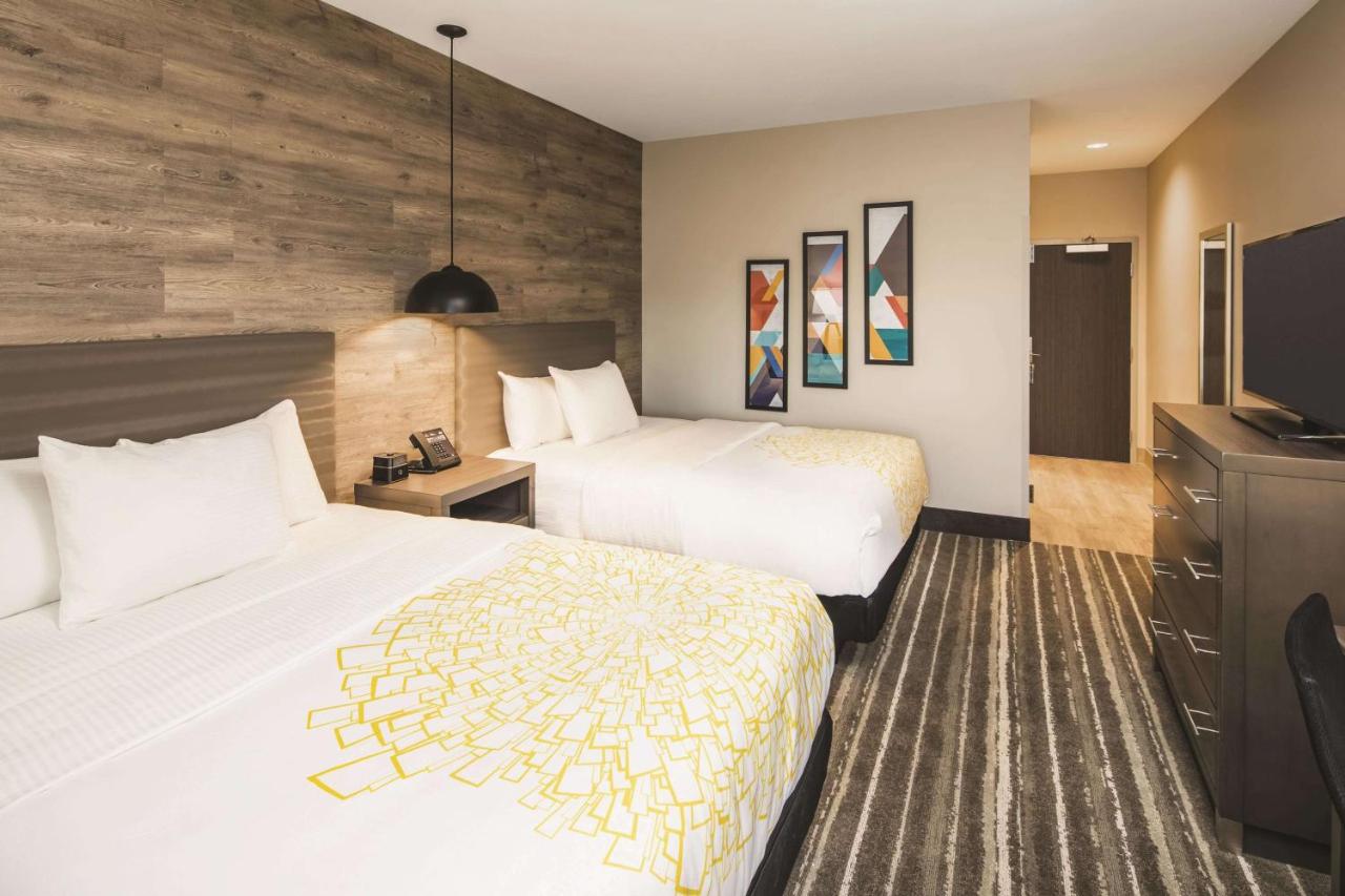 Queen Room with Two Queen Beds at La Quinta Inn & Suites by Wyndham Atlanta South - McDonough