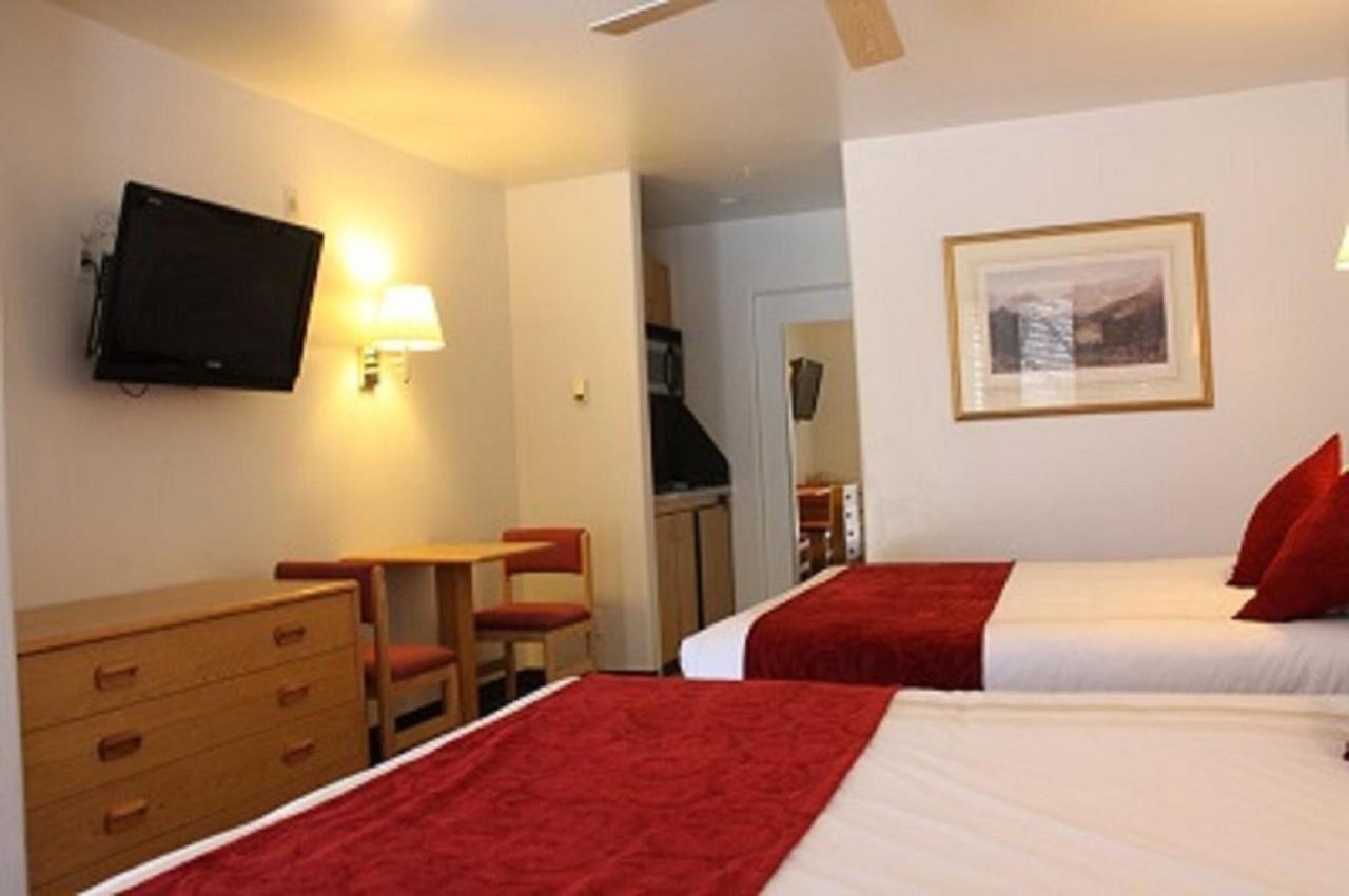 Queen Room with Two Queen Beds at St. Moritz Lodge & Condominiums