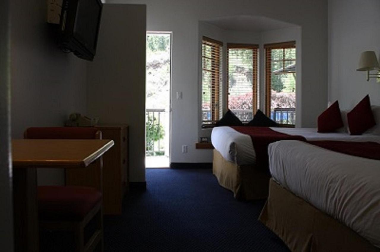 Queen Room with Two Queen Beds at St. Moritz Lodge & Condominiums