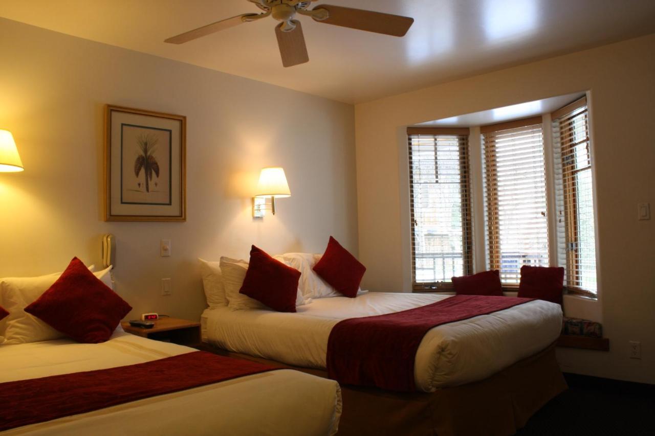 Queen Room with Two Queen Beds at St. Moritz Lodge & Condominiums
