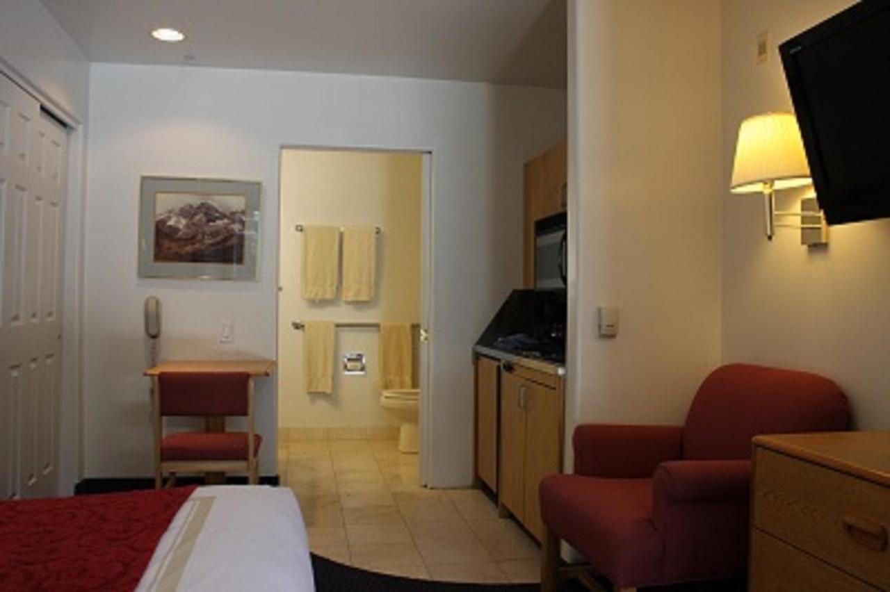 Queen Room with Two Queen Beds at St. Moritz Lodge & Condominiums