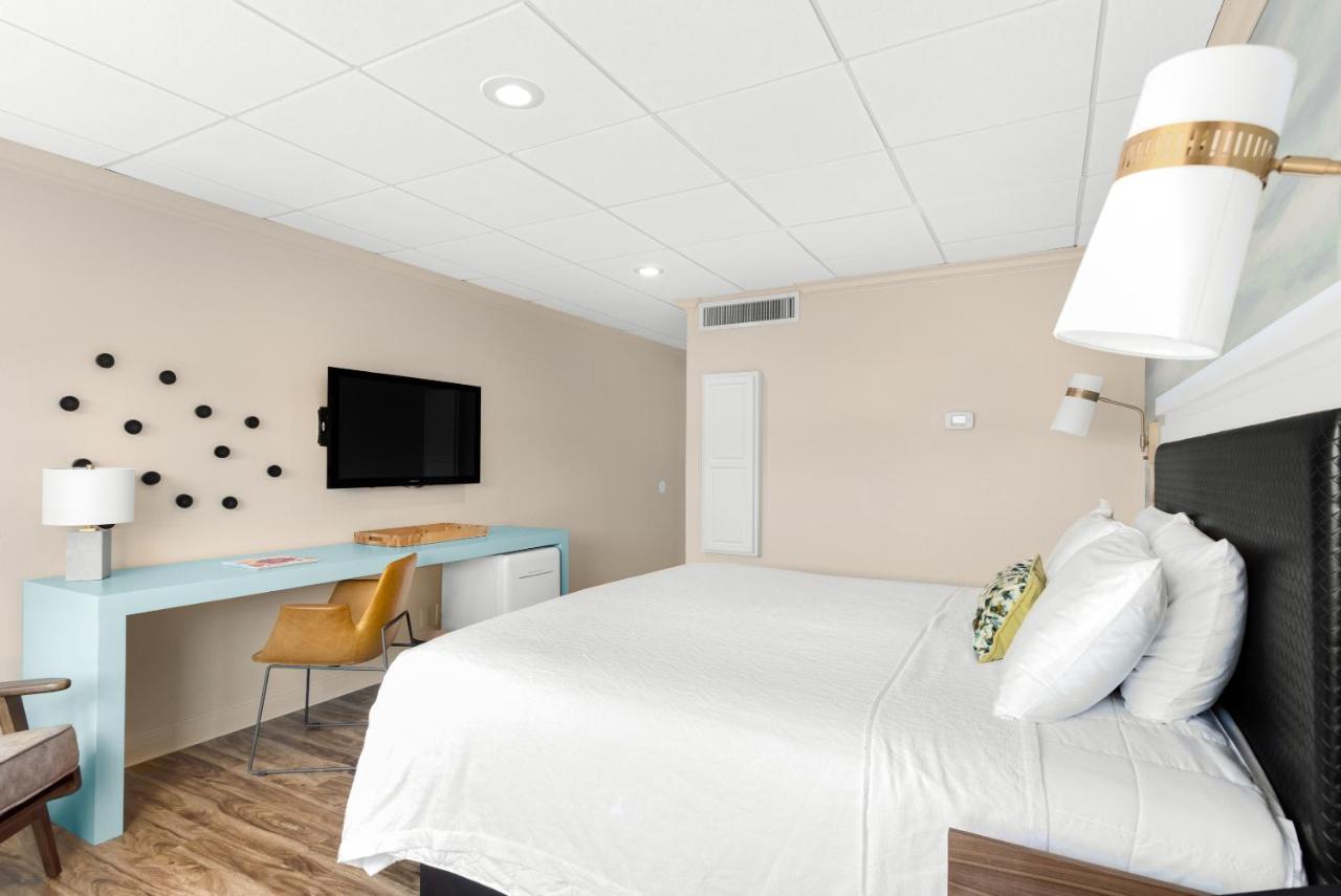 King Room at Riverwalk Plaza