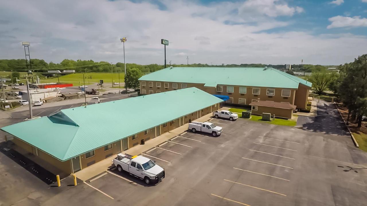 Exterior Queen with Two Queen Beds - Non-Smoking/Pet Friendly at Quality Inn & Suites