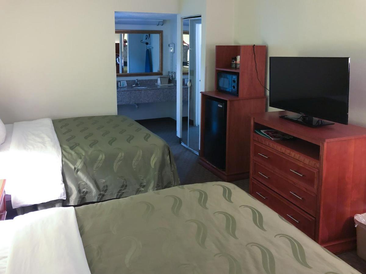 Exterior Queen with Two Queen Beds - Non-Smoking/Pet Friendly at Quality Inn & Suites